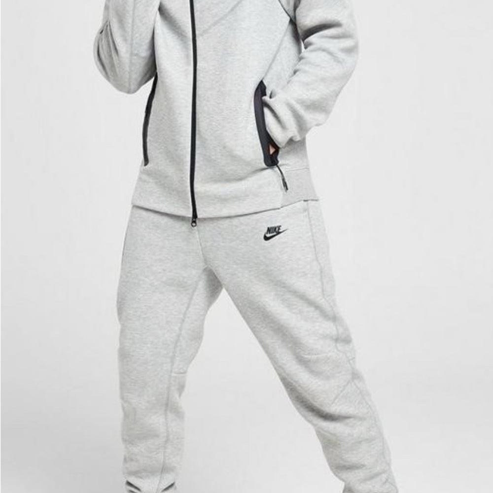 Nike Men's Light Gray Tech Fleece